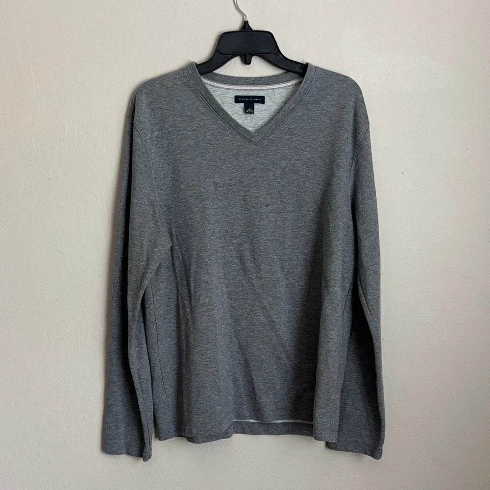 Banana Republic Charcoal Men’s V-Neck Sweater size Large